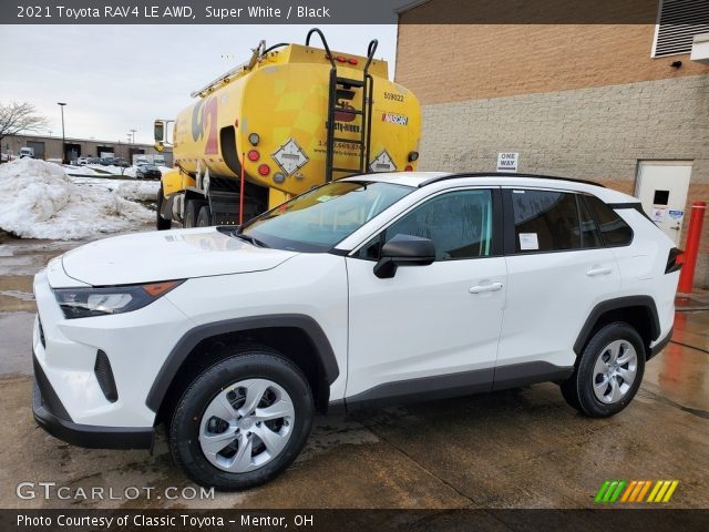 2021 Toyota RAV4 LE AWD in Super White