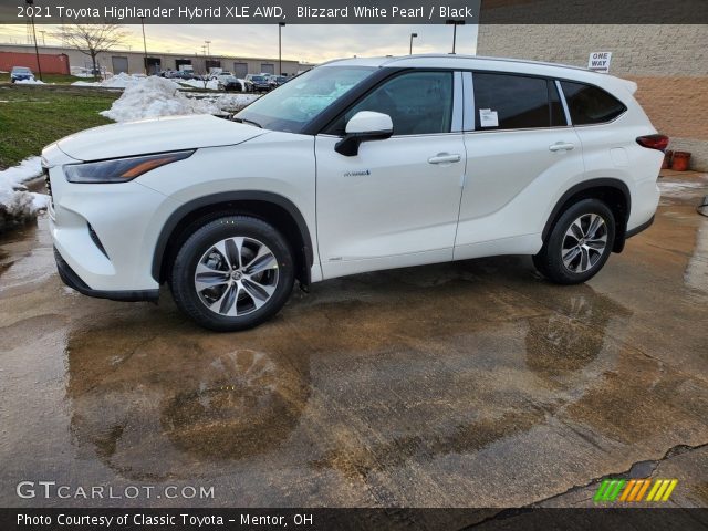 2021 Toyota Highlander Hybrid XLE AWD in Blizzard White Pearl