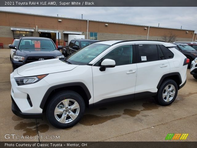 2021 Toyota RAV4 XLE AWD in Super White