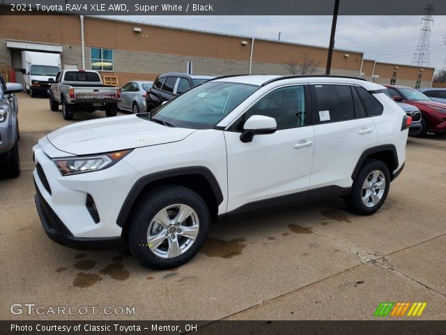 2021 Toyota RAV4 XLE AWD in Super White