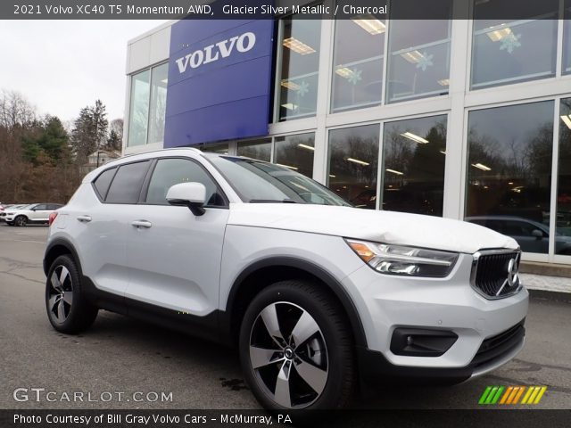2021 Volvo XC40 T5 Momentum AWD in Glacier Silver Metallic