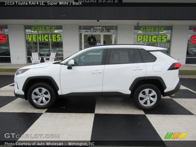 2019 Toyota RAV4 LE in Super White