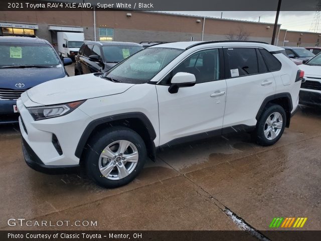 2021 Toyota RAV4 XLE AWD in Super White