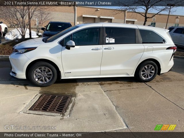 2021 Toyota Sienna XLE Hybrid in Blizzard White Pearl
