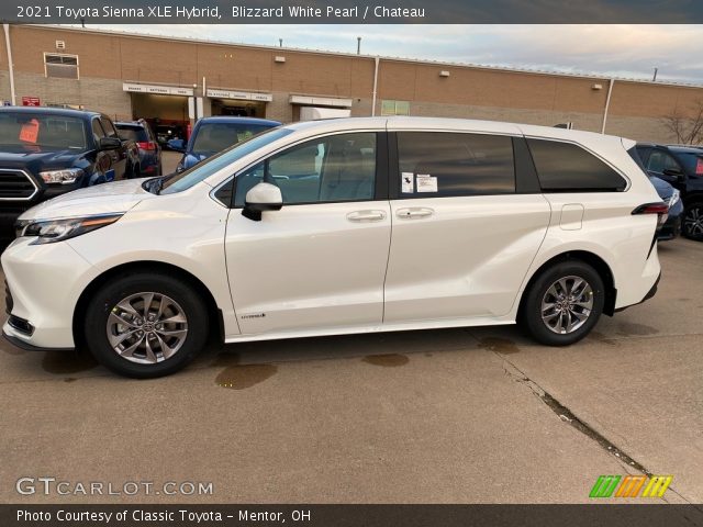 2021 Toyota Sienna XLE Hybrid in Blizzard White Pearl
