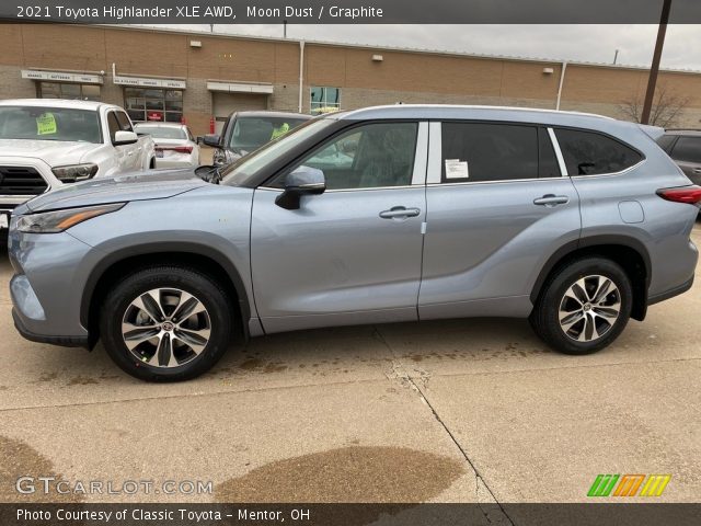 2021 Toyota Highlander XLE AWD in Moon Dust
