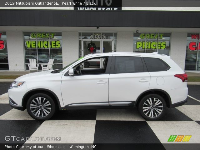 2019 Mitsubishi Outlander SE in Pearl White