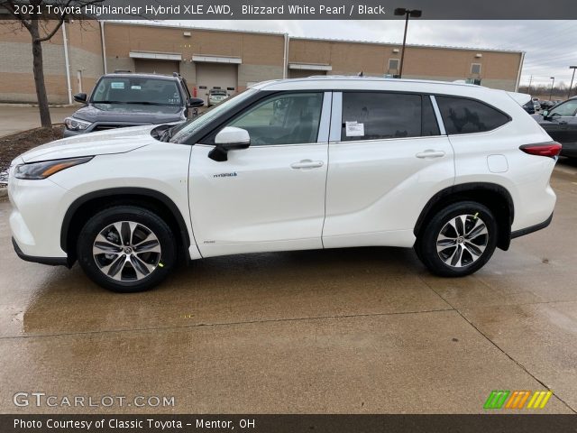 2021 Toyota Highlander Hybrid XLE AWD in Blizzard White Pearl