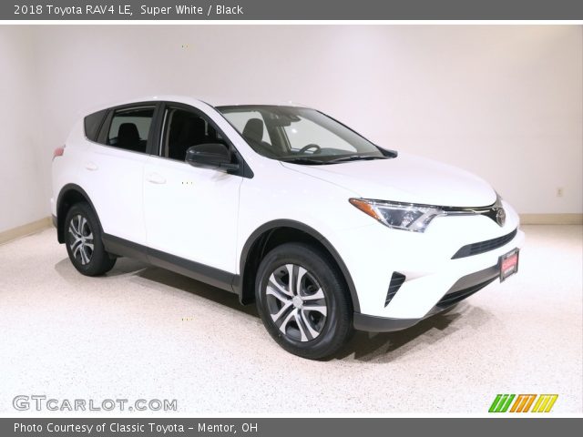 2018 Toyota RAV4 LE in Super White