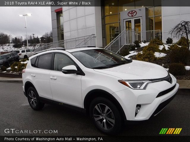 2018 Toyota RAV4 XLE AWD in Super White