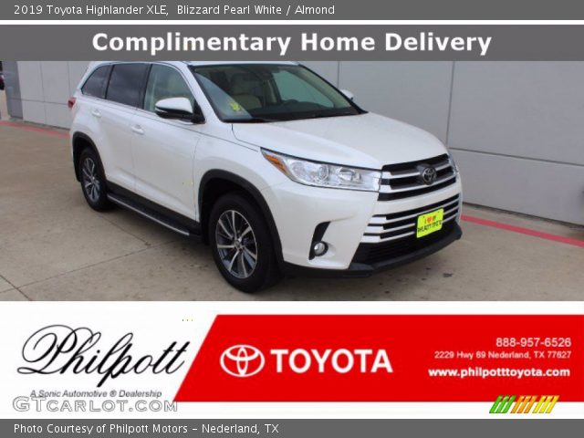 2019 Toyota Highlander XLE in Blizzard Pearl White