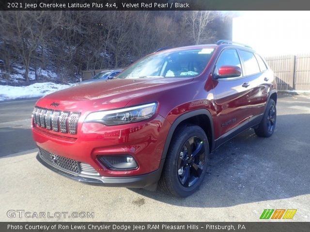 2021 Jeep Cherokee Latitude Plus 4x4 in Velvet Red Pearl