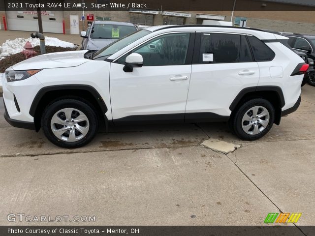 2021 Toyota RAV4 LE AWD in Super White