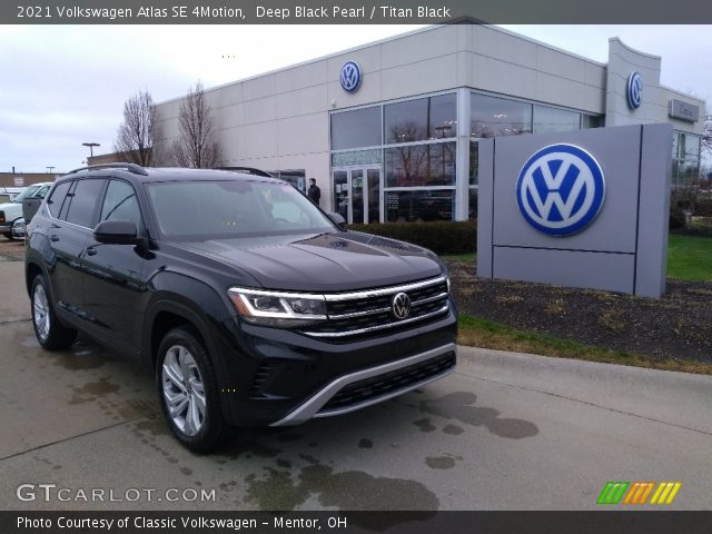 2021 Volkswagen Atlas SE 4Motion in Deep Black Pearl