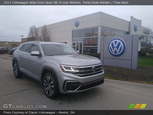 2021 Volkswagen Atlas Cross Sport SEL R-Line 4Motion in Pyrite Silver Metallic