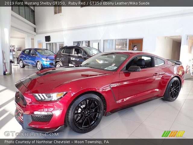 2019 Ford Mustang Shelby GT350 in Ruby Red