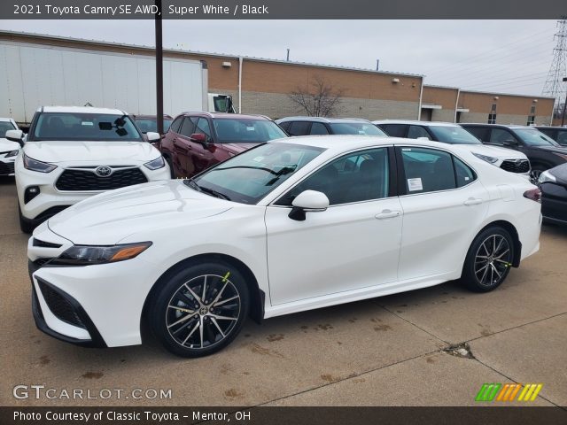 2021 Toyota Camry SE AWD in Super White