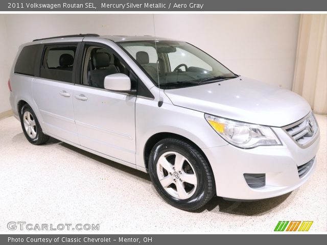 2011 Volkswagen Routan SEL in Mercury Silver Metallic