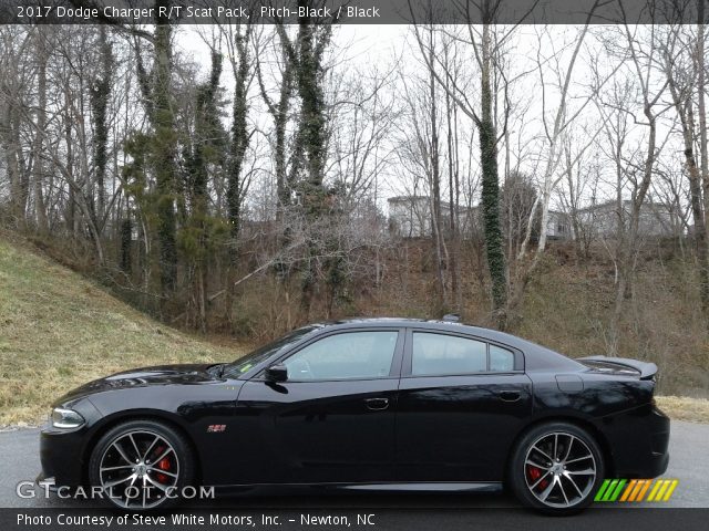 2017 Dodge Charger R/T Scat Pack in Pitch-Black