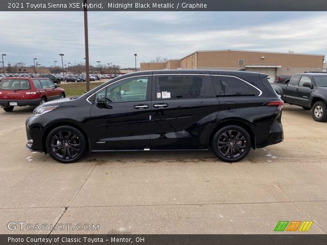 2021 Toyota Sienna XSE Hybrid in Midnight Black Metallic