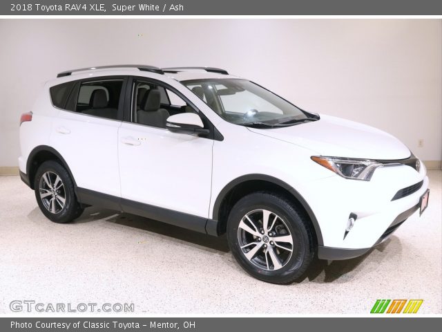 2018 Toyota RAV4 XLE in Super White