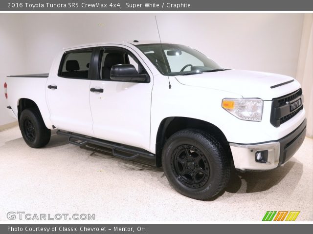 2016 Toyota Tundra SR5 CrewMax 4x4 in Super White