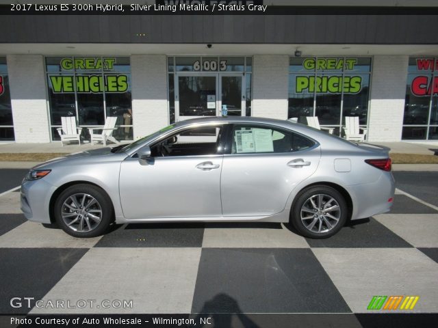 2017 Lexus ES 300h Hybrid in Silver Lining Metallic