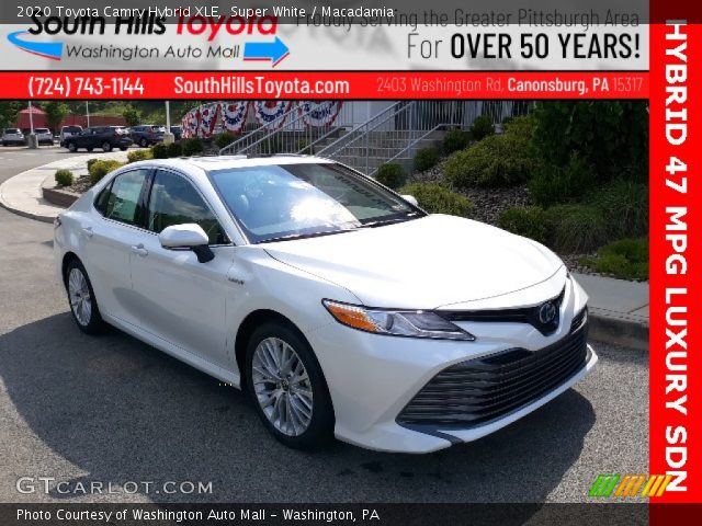 2020 Toyota Camry Hybrid XLE in Super White