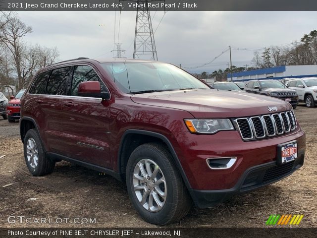 2021 Jeep Grand Cherokee Laredo 4x4 in Velvet Red Pearl