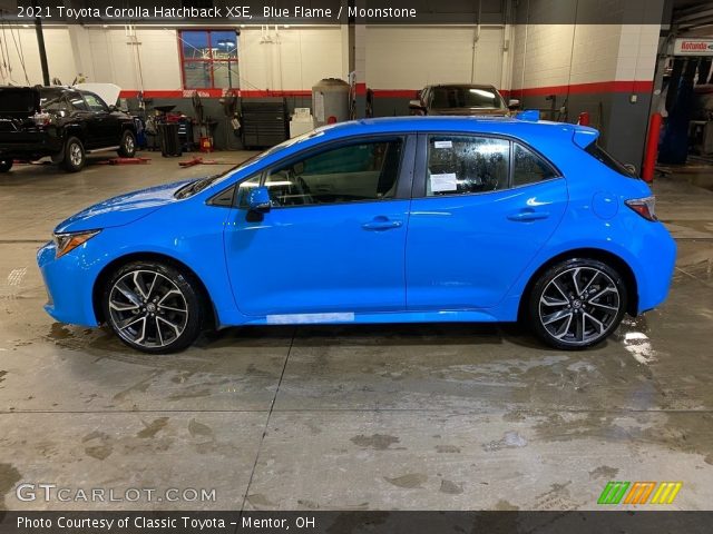 2021 Toyota Corolla Hatchback XSE in Blue Flame