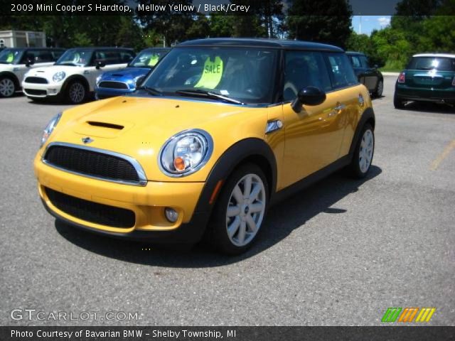 2009 Mini Cooper S Hardtop in Mellow Yellow