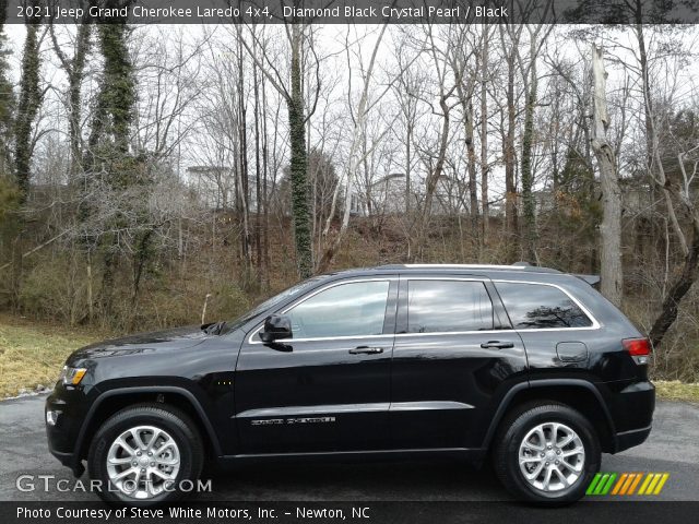 2021 Jeep Grand Cherokee Laredo 4x4 in Diamond Black Crystal Pearl
