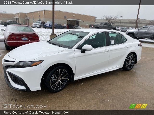 2021 Toyota Camry SE AWD in Super White