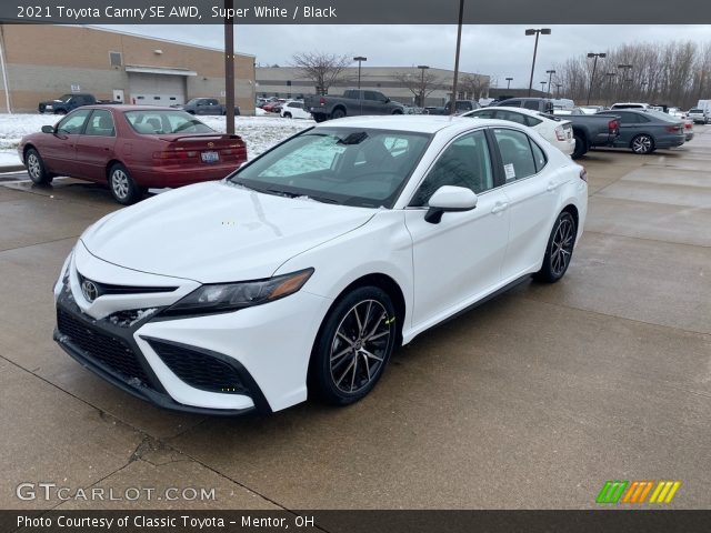 2021 Toyota Camry SE AWD in Super White