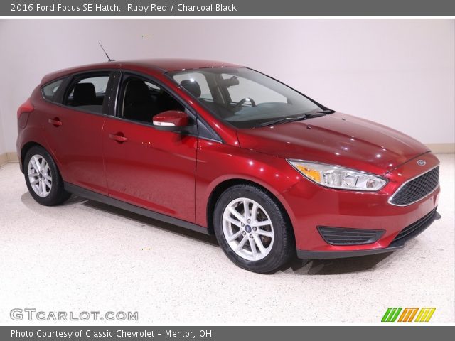 2016 Ford Focus SE Hatch in Ruby Red