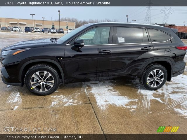 2021 Toyota Highlander XLE AWD in Opulent Amber