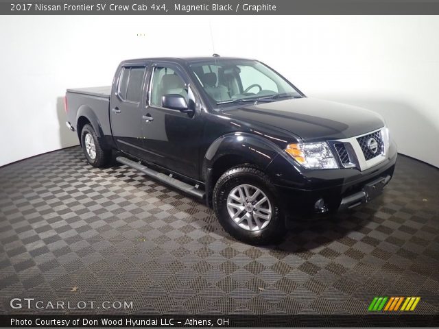 2017 Nissan Frontier SV Crew Cab 4x4 in Magnetic Black