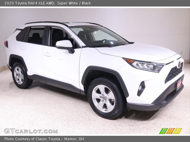 2020 Toyota RAV4 XLE AWD in Super White
