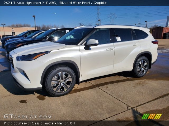 2021 Toyota Highlander XLE AWD in Blizzard White Pearl