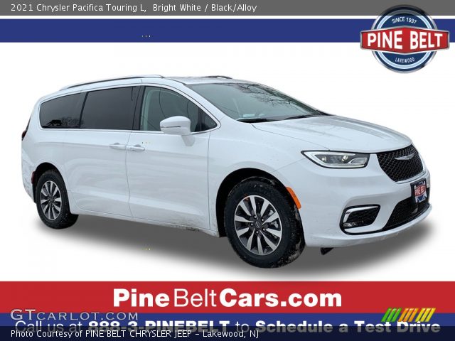 2021 Chrysler Pacifica Touring L in Bright White