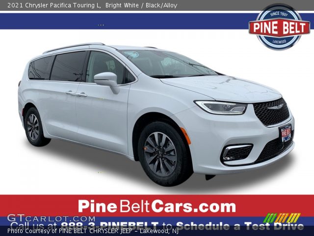 2021 Chrysler Pacifica Touring L in Bright White