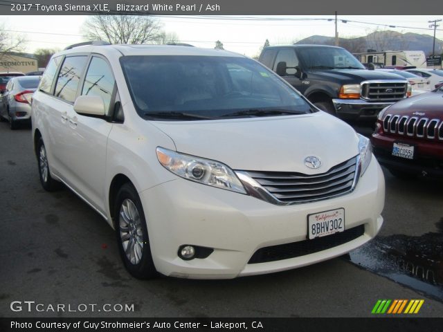 2017 Toyota Sienna XLE in Blizzard White Pearl