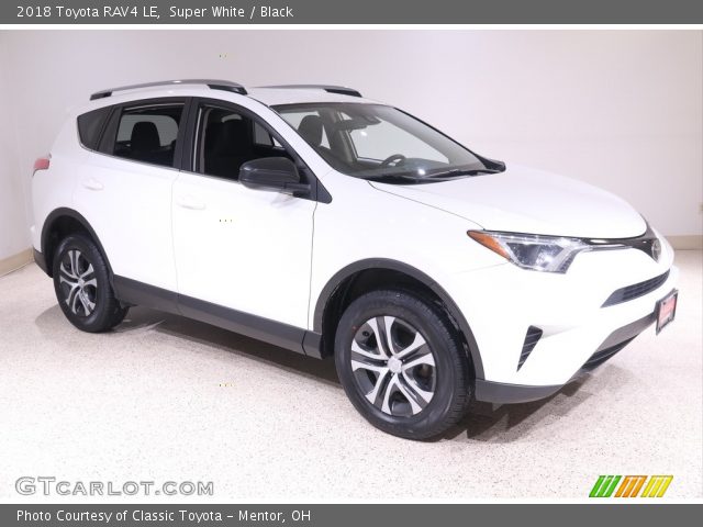 2018 Toyota RAV4 LE in Super White