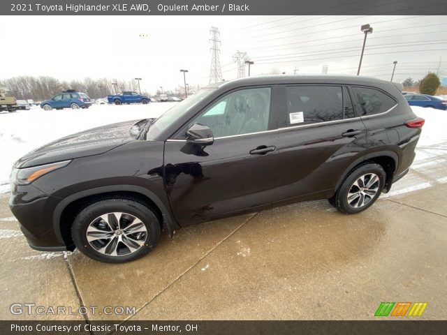 2021 Toyota Highlander XLE AWD in Opulent Amber
