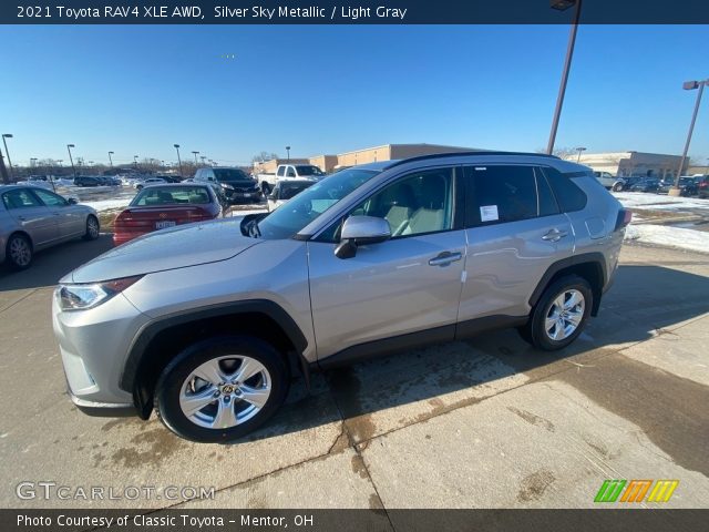 2021 Toyota RAV4 XLE AWD in Silver Sky Metallic