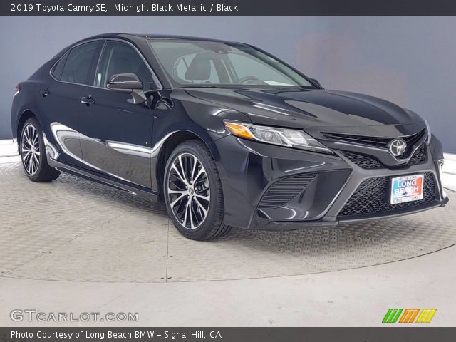 2019 Toyota Camry SE in Midnight Black Metallic