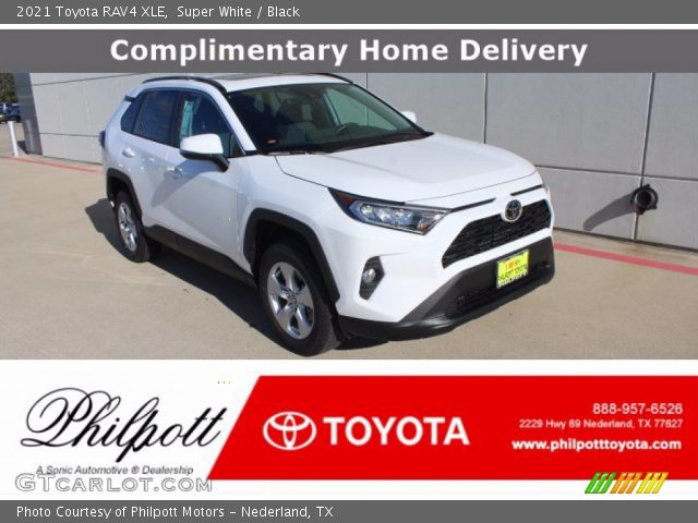 2021 Toyota RAV4 XLE in Super White