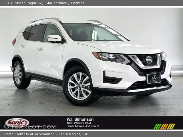 2018 Nissan Rogue SV in Glacier White