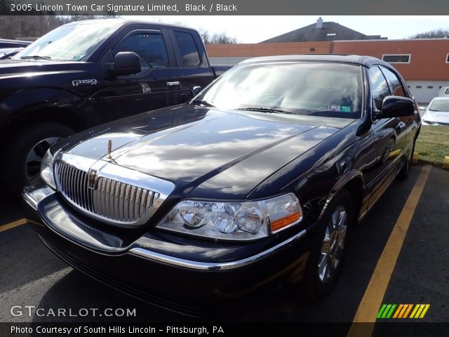 2005 Lincoln Town Car Signature Limited in Black