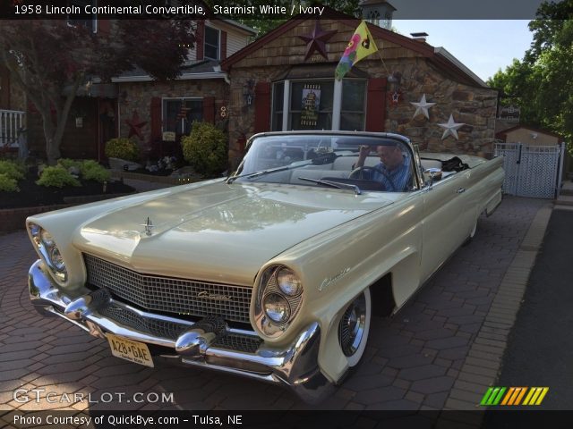 1958 Lincoln Continental Convertible in Starmist White